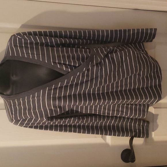 Nursing cross front top - Picture 1 of 4